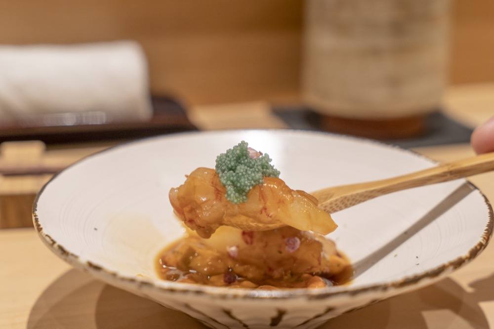 台北壽司鮨成真 雙城街無菜單壽司色香味兼具 料理上可以感受到師傅細心與用心 算命的說我很愛吃